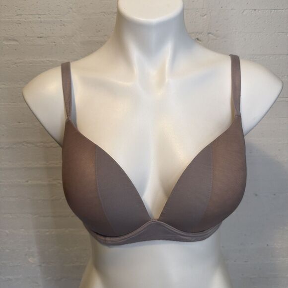 Victoria's Secret Other - Victoria’s Secret Very Sexy Wireless Lined Plunge Bra 36C